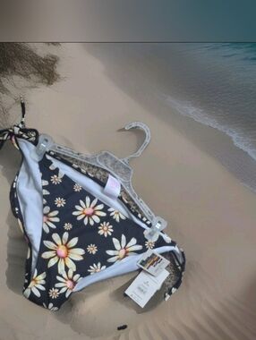 No Boundaries Black Floral Daisy One-Piece Swimsuit Juniors XL